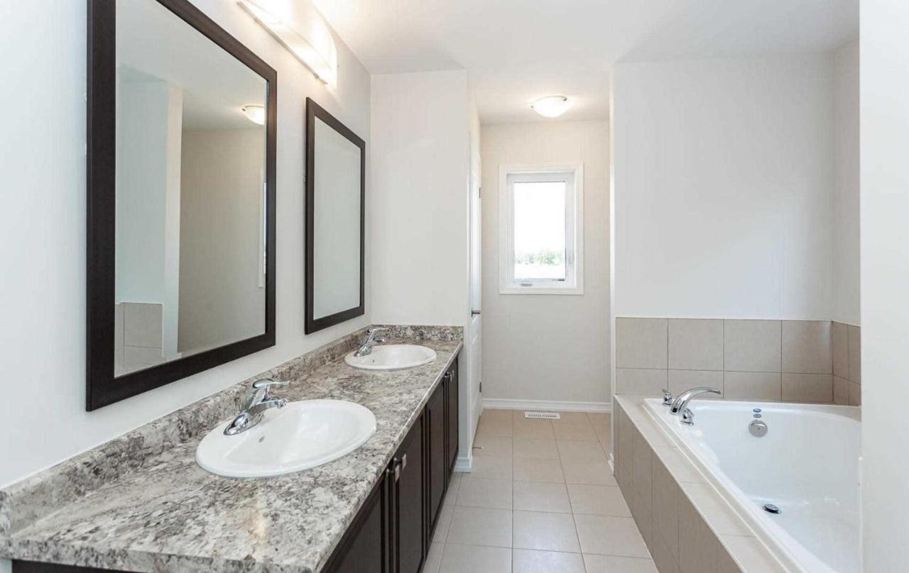 The Warm Welcome Suite Thorold Luaran gambar